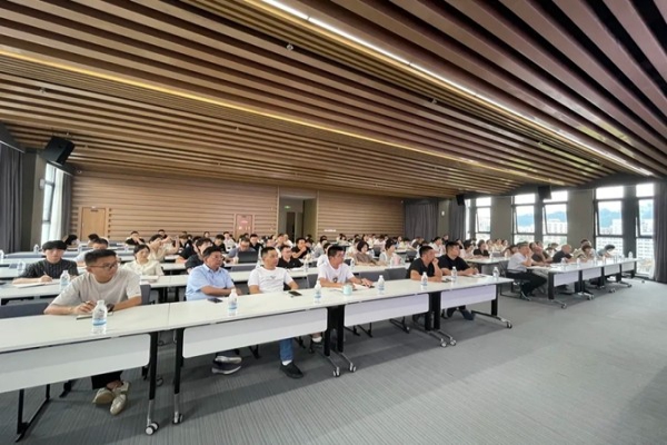 強(qiáng)化公司稅務(wù)、法務(wù)建設(shè) 增強(qiáng)風(fēng)險防控能力 —浙江中立建設(shè)有限公司開展稅務(wù)和法務(wù)培訓(xùn)會